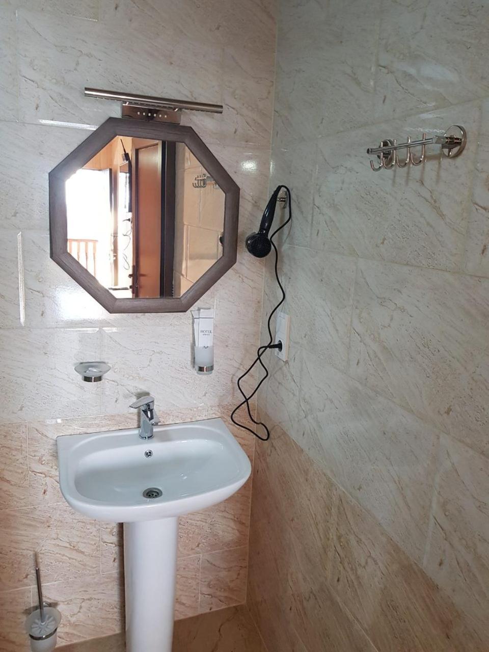 Park Hotel Kutaisi Eksteriør billede